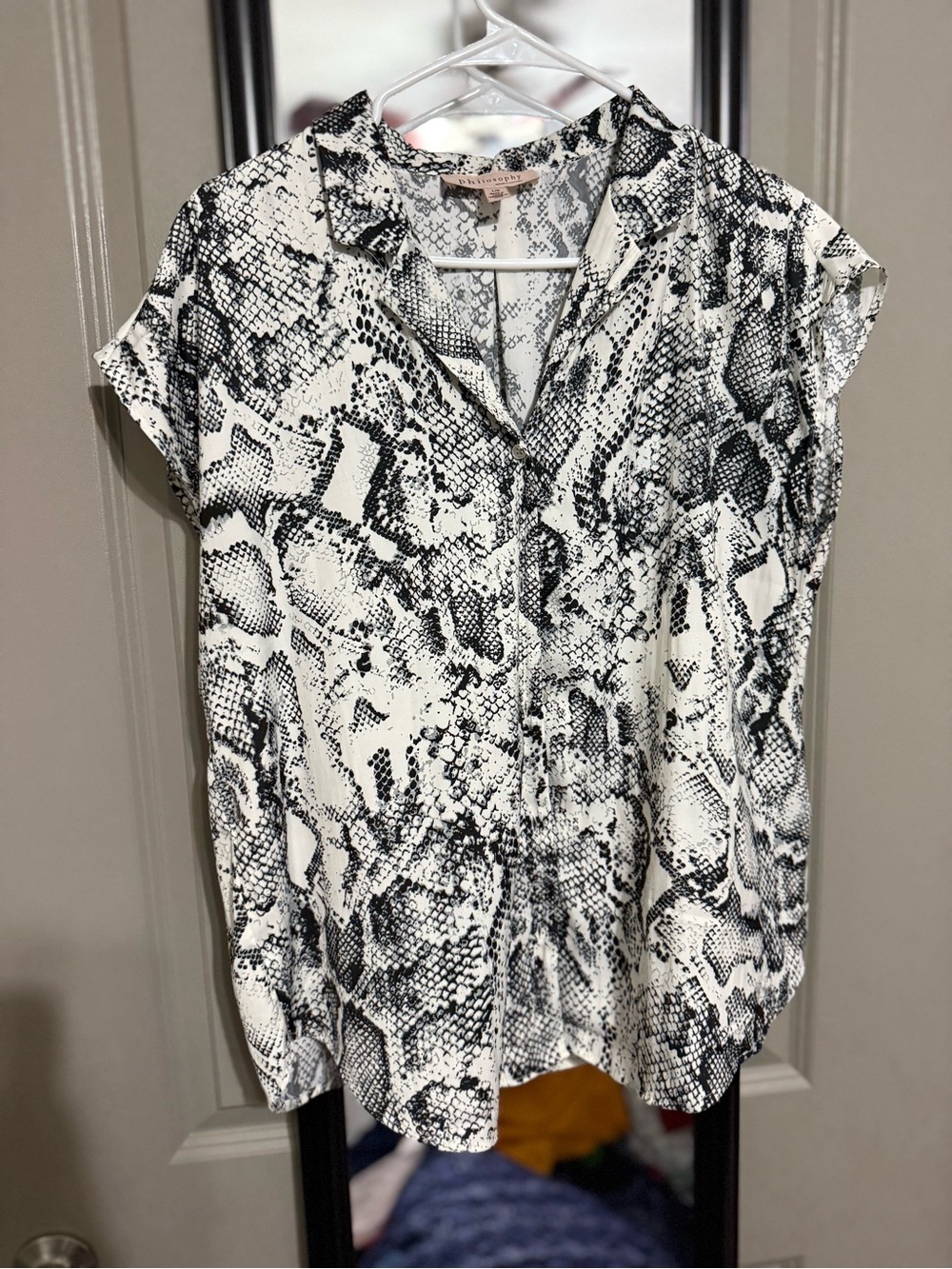 Philosophy Black & White Snake Print Short Sleeve Blouse